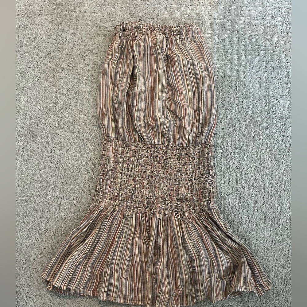 super cute strapless dress!